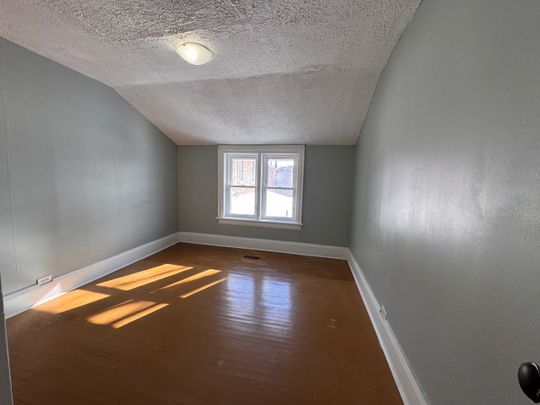 For Lease - 19 Cambridge Street Unit# 2, Kawartha Lakes, Ontario - Photo 1