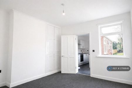 3 bedroom terraced house to rent - Photo 2