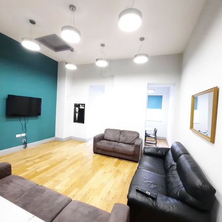 Green Penthouse, Lustrous House , Green Street Room 3 - Photo 2