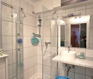 KOFFER NEHMEN UND EINZIEHEN - HELLE MÖBLIERTE NEUBAUWOHNUNG IN U6 NÄHE - Foto 1