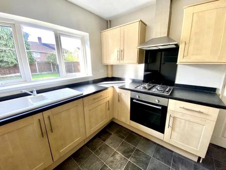 3 bedroom semi-detached house to rent - Photo 4