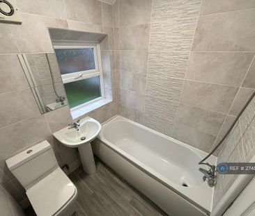 3 bedroom semi-detached house to rent - Photo 6