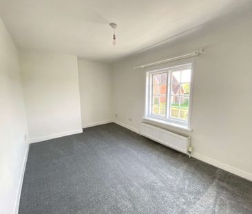 A charming Grade II listed cottage situated in the heart of the Ken... - Photo 3
