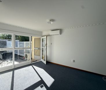 Cozy two bedroom rear unit - Photo 4