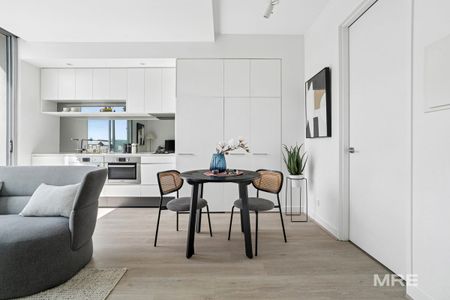 Light-filled living in the heart of Prahran - Photo 2
