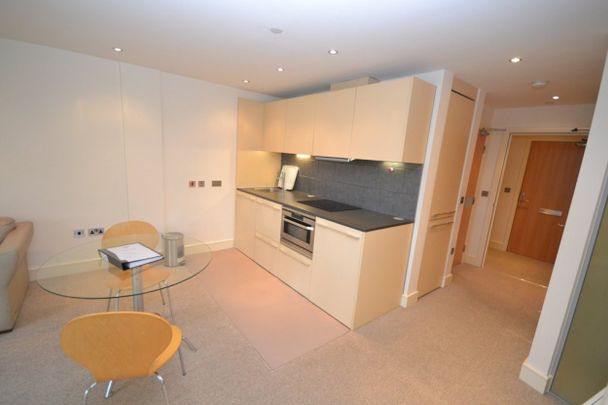 2 bed Flat for Rent - Photo 1
