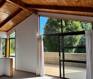 Charming dwelling with garden and garage - Photo 2