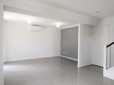 IMMACULATE AIR-CONDITIONED 3 BEDROOM TOWNHOUSE IN POPULAR, CENTRALLY LOCATED COMPLEX - Photo 3
