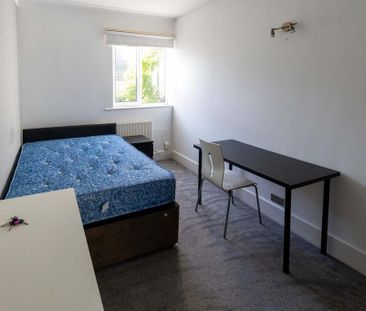 6 bedroom house to rent - Photo 2