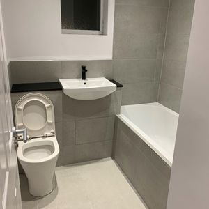 Room in a Shared Flat, Rowan Court, SE12 - Photo 3