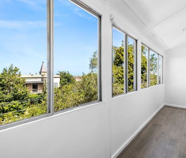 QUIETLY LOCATED THREE BEDROOM APARTMENT - Photo 2