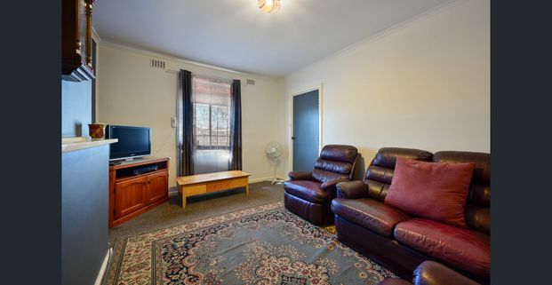 Well maintened and low maintenance for rent - Photo 1