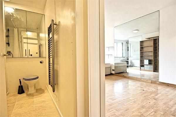 Studio to rent - Photo 1