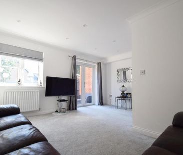 4 bedroom end of terrace house to rent - Photo 1