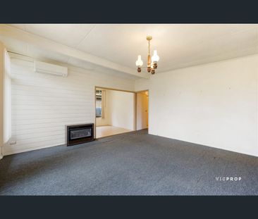 8 Maurice Court, Wantirna South, Vic 3152 - Photo 2