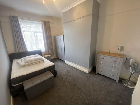 Victoria Road (room 4), Morley, Leeds - Photo 4