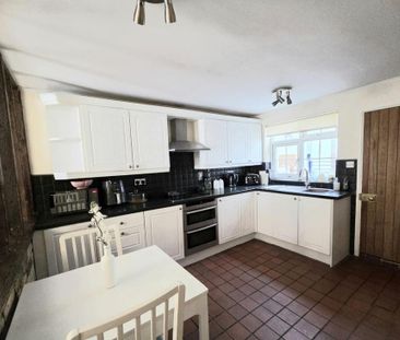 2 bedroom end of terrace house to rent - Photo 1