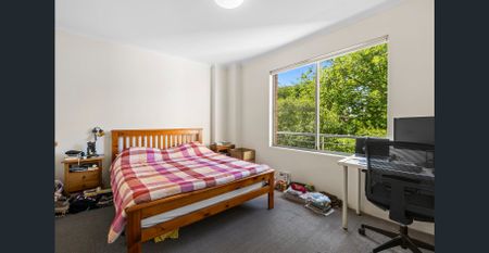 Spacious Two-Bedroom Apartment with Leafy Balcony Views - Photo 3