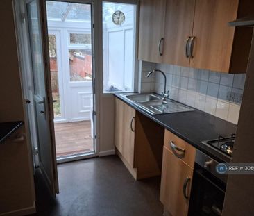 3 bedroom end of terrace house to rent - Photo 5