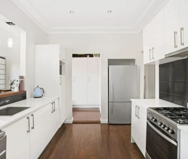 Prime Location - Water Usage Included in rent - Photo 3