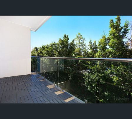8/1 Mervyn Thomas Drive, Hope Island, Qld 4212 - Photo 1