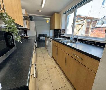 Bed // West End // Student House // Aug, LN1 - Photo 6