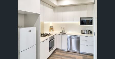 Large Two Bedroom Apartment with Balcony - Photo 2