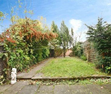 Brambles Farm Drive, Uxbridge, UB10 - Photo 3