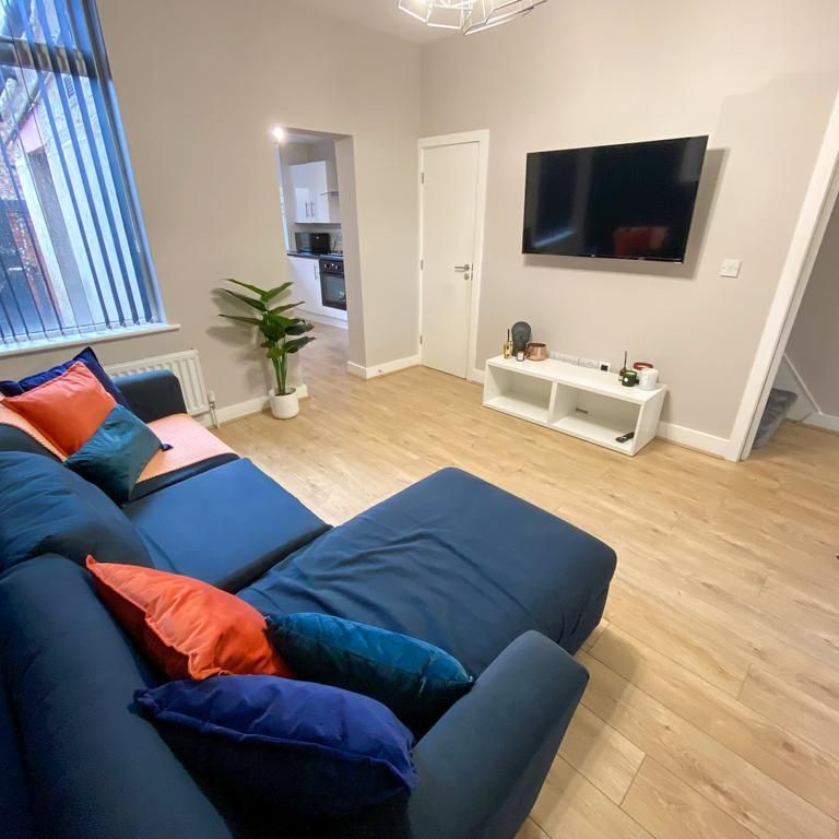 5 bedroom terraced house to rent - Photo 1