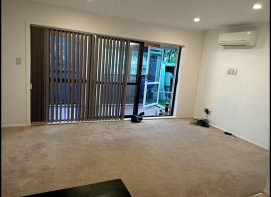 Charming 2BR Unit in Otahuhu - Photo 1