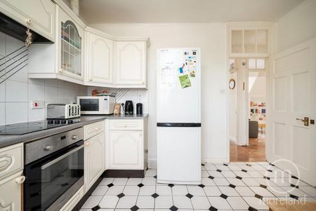 3 bedroom flat to rent - Photo 4