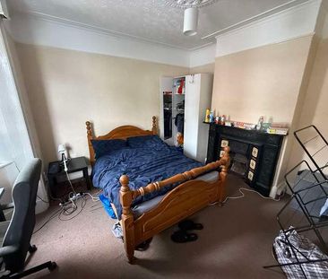 Tennyson Road, SO17 - Photo 1