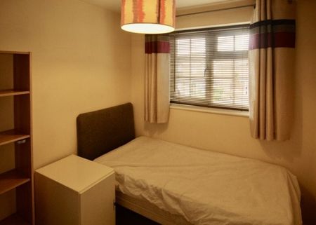 Lemur Drive, Cambridge £2,098 pcm ⓘ The monthly or weekly payment required by the landlord. Read our glossary page , 4 bedrooms, detached house, to let * Tenant info - Photo 5