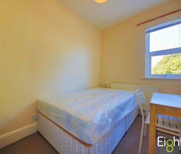3 bedroom flat to rent - Photo 6