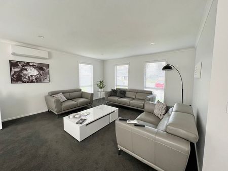 Short Fixed Term - Stunning 4BR Home in Richmond - Photo 2