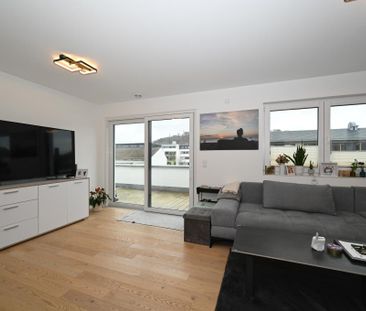 Neuwertige Dachterrassenwohnung mit EBK - Leidenschaft für Wohnen &... - Photo 1