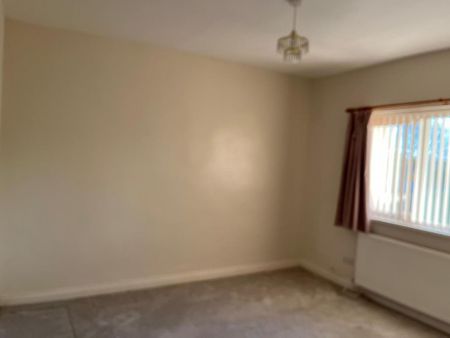 2 bedroom semi-detached bungalow to rent - Photo 2