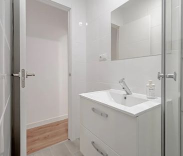 Calle de la Pilarica, Madrid, Community of Madrid 28026 - Photo 4