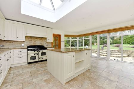 A spacious and well presented 3 bedroom detached bungalow in a popular cul-de-sac. - Photo 4
