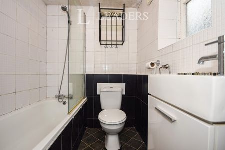 2 bedroom mid-terrace to rent Victoria Avenue, Southend-On-Sea, SS2 - Photo 3