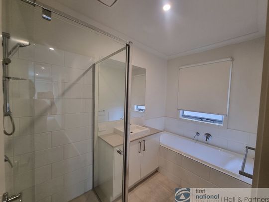 15 Tully Crescent, Narre Warren - Photo 1