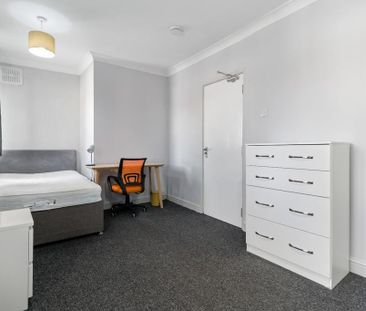 4 bedroom semi-detached house to rent - Photo 3