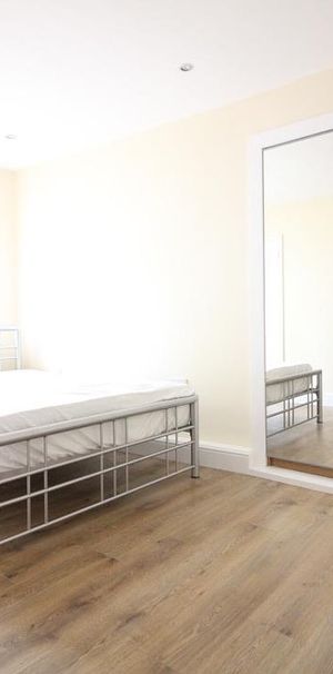 Riverview Gardens, Twickenham - Photo 1