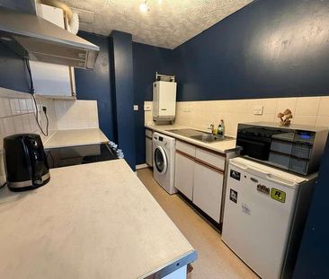 Bedroom Apartment With Parking Available Now!!, LN5 - Photo 6