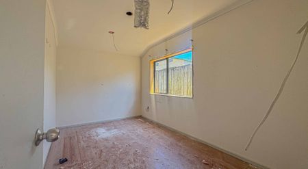 Beautiful Sunny Family Home - Photo 2