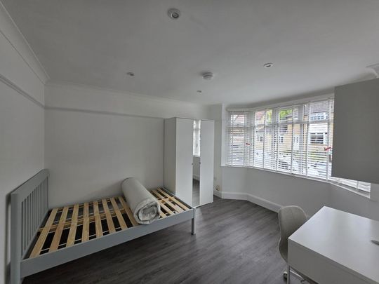 6 bedroom semi-detached house to rent - Photo 1