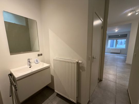 Gerenoveerde studio op het gelijkvloers. - Photo 1