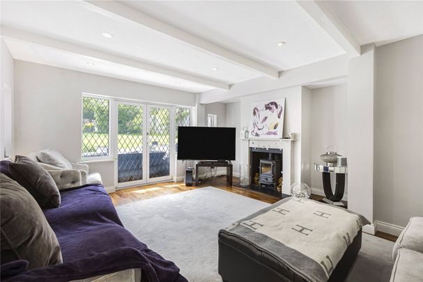 Parkgate Avenue, Hadley Wood - Photo 1