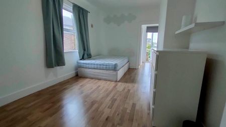 3 bedroom terraced house to rent - Photo 5