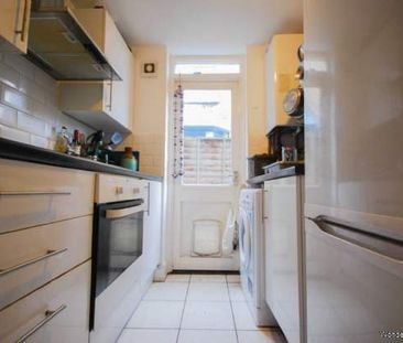 2 bedroom property to rent in London - Photo 1